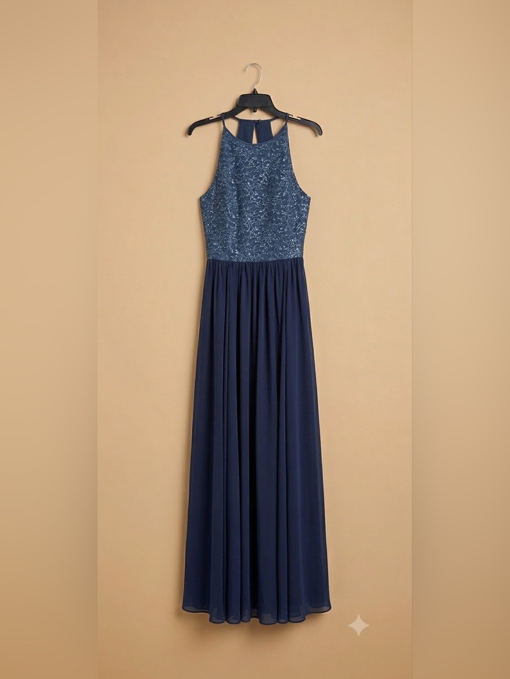 Vera Wang Gown 

Perfect for Prom